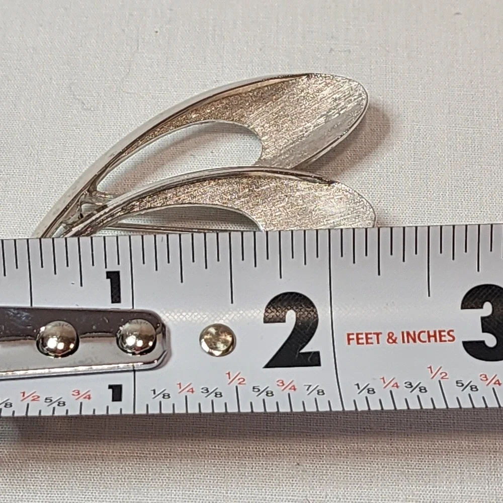 Vintage Crown Trifari Brushed Silver Tone Abstract Leaf Wing Brooch Pin Textured